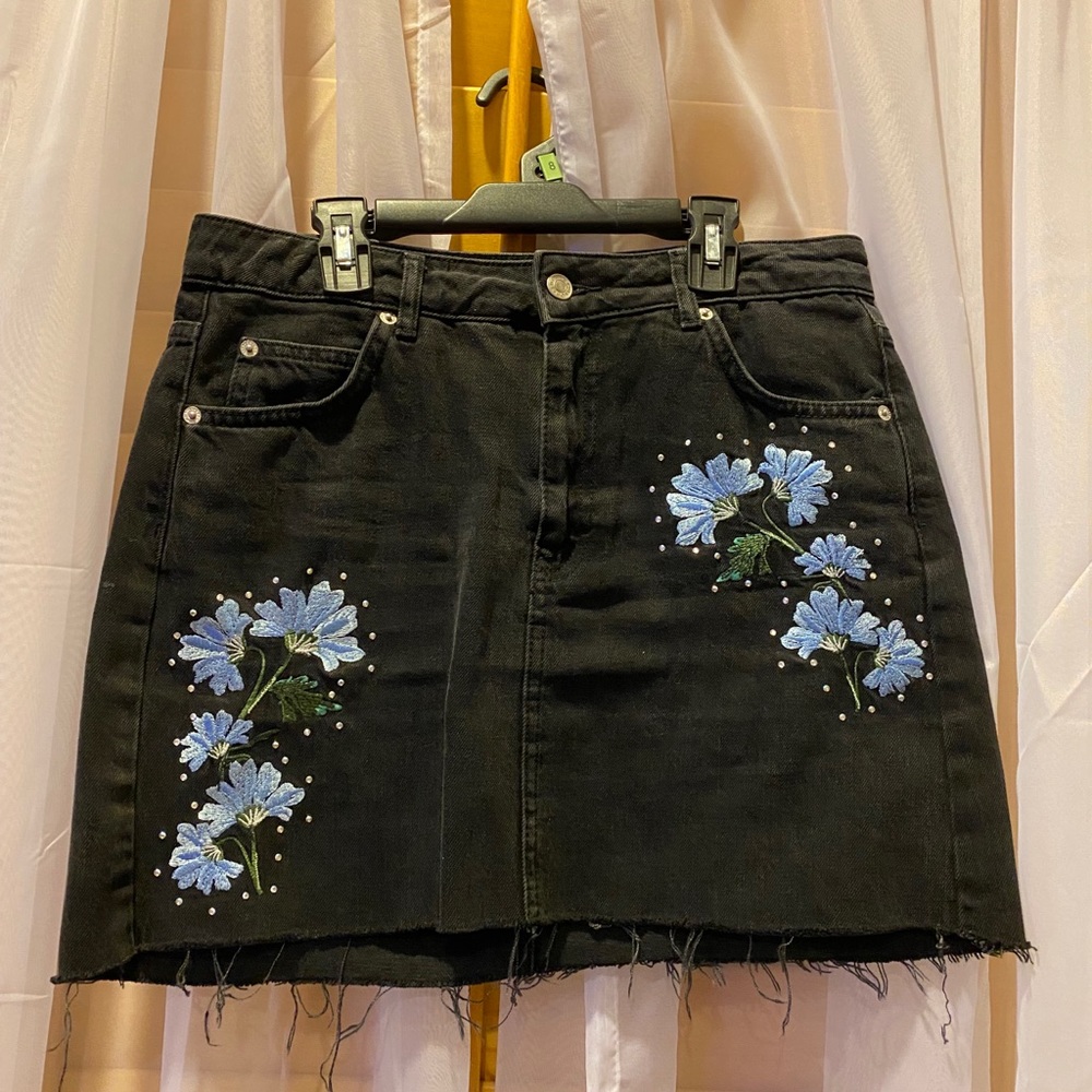 Floral Embroidered Mini Skirt